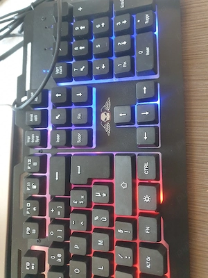 Tastatura AZERTY  gaming, retroiluminata