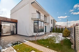 Casă modernă P+1 cu panouri fotovoltaice, complet mobilată și utilată – zona Met