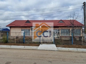 Se oferă spre vânzare / închiriere clădire cu spațiu comercial