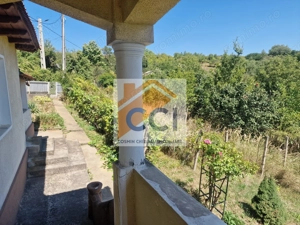 Casa in mediu rural cu teren - imagine 19
