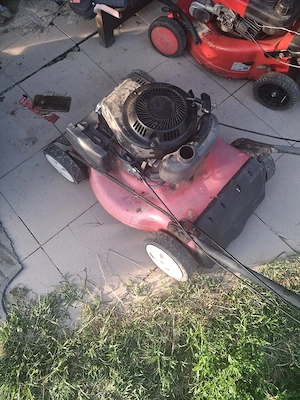 Vand 2 Masini de tuns iarba defecte 