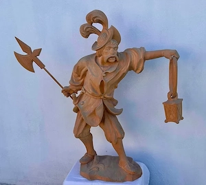 Sculptură unică din lemn, lucrată manual   Soldat paznic cu felinar