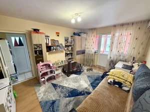 3 camere - etaj 3 - 52mp - renovat - centrala - apa - Craiovita Noua