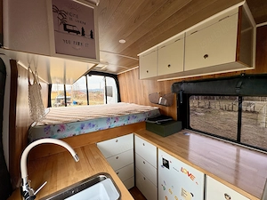 Campervan Ford Transit L2H2 2016: Conversie completă, 100% off-grid - imagine 2