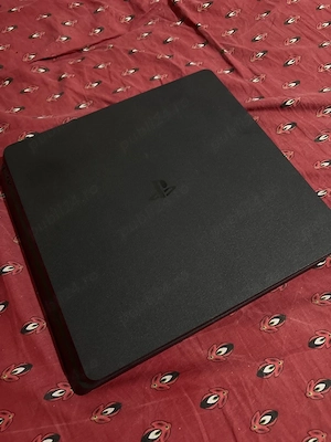 Consolă PlayStation 4 Slim 
