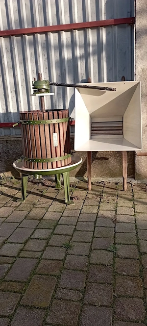 vand zdrobitor si presa de struguri.