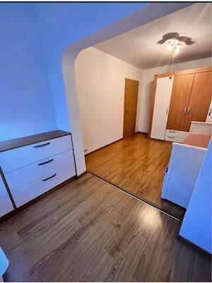 Apartament cu 3 camere Lipovei  decomandat etaj 3 cu 2 balcoane si 2 bai centrala proprie - imagine 6