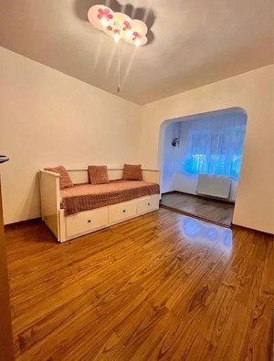 Apartament cu 3 camere Lipovei  decomandat etaj 3 cu 2 balcoane si 2 bai centrala proprie - imagine 4