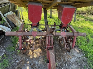 Vând prășitoare cu fertilizator
