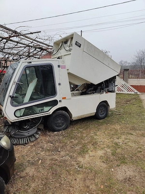 Vând măturătoare stradală diesel Tennant A60 an fabricație 2008 - imagine 2