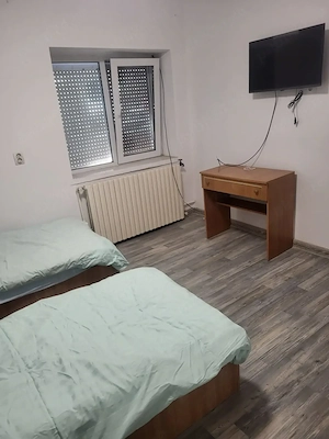 Închiriez casă cu 4 camere  2 bai - imagine 7