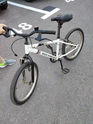Bicicleta copii 6-12ani in stare foarte buna, utilă pentru copii se pot atașa și roți ajutătoare    
