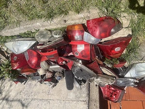 Vând cauciucuri ,faruri ,stopuri anternatoare electromotoare discuri  - imagine 3
