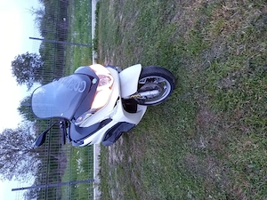 Piaggio x10 maxi scooter de 125 centimetri se poate conduce și cu categoria B