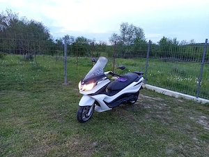Piaggio x10 maxi scooter de 125 centimetri se poate conduce și cu categoria B - imagine 2