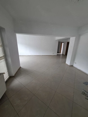 Vând apartament cu 4 camere confort 1 decomandat zona centrală  - imagine 2