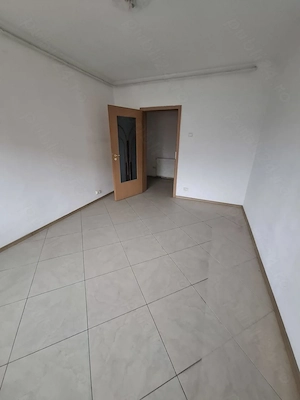 Vând apartament cu 4 camere confort 1 decomandat zona centrală  - imagine 4