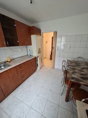 Vând apartament 3 camere confort 1 semidecomandat Bloc de 4etaje, etajul 1 - imagine 4