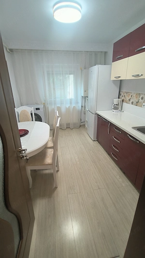 Proprietar ,închiriez ap 3 cam in vila - imagine 5