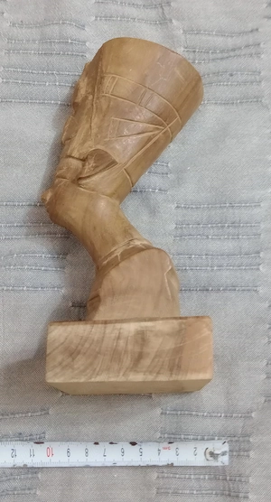Bust Nefertiti din lemn sculptat 22 cm. cu soclu