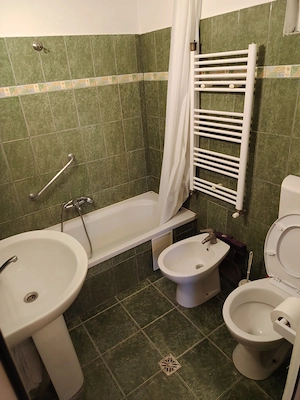 Chirie centru pt o persoana o camera la casa cu intrare separata din curte cu baie,bucatarie - imagine 4