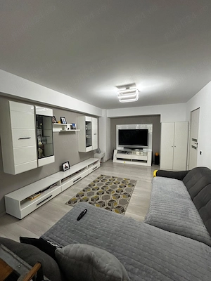 Proprietar   Inchiriez apartament 3 camere cu loc de parcare, complet mobilat si utilat