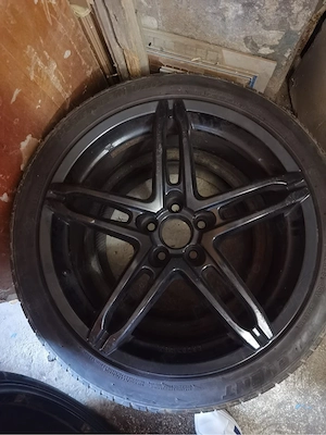 Vând jante R18