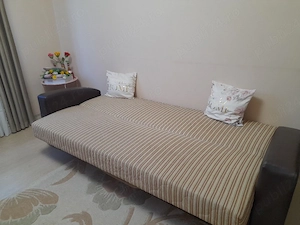 Canapea extensibilă bej cu inserții piele + ladă lenjerie