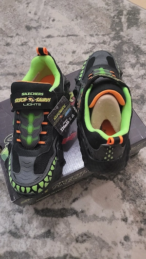 Adidași Skechers S-Lights Dino-Tracker noi, mărimea 37   Cu luminițe!