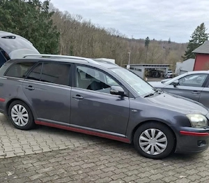 Toyota  Avensis 2.2 177cp 