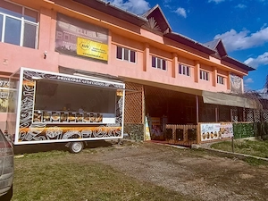 Spatiu comercial   cladire multifunctionala de vanzare   Ivanesti, jud. Vaslui   DN Vaslui-Bacau