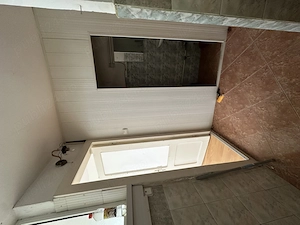 VÂNZARE  2 camere una lângă alta la parter în Zona Industrială ( necesită renovare ) - imagine 2