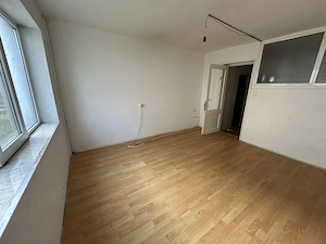 VÂNZARE  2 camere una lângă alta la parter în Zona Industrială ( necesită renovare ) - imagine 4