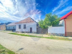 Casă de vânzare în comuna Târnava – poziție centrală, teren generos