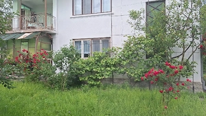 vand apartament in casa si cu teren - imagine 6