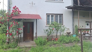 vand apartament in casa si cu teren