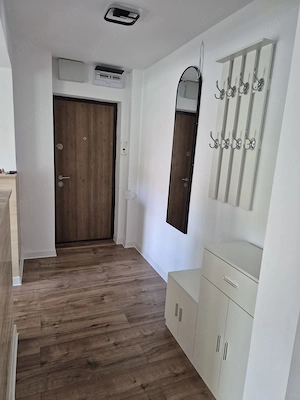 Apartament 3 camere recent renovat - imagine 2