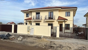 Duplex de vânzare Str Paganini