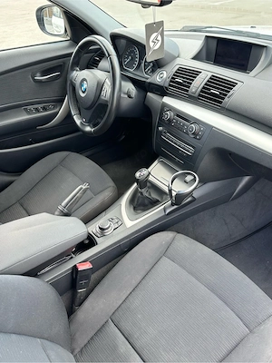 BMW Seria 1 118i LCI 2011 2.0 benzina 143cp  - imagine 10