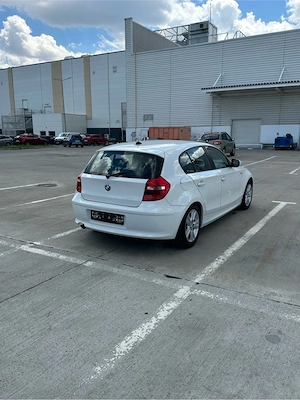 BMW Seria 1 118i LCI 2011 2.0 benzina 143cp  - imagine 7
