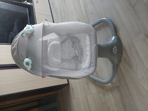 Balansoar electric pentru bebeluși stare foarte bună