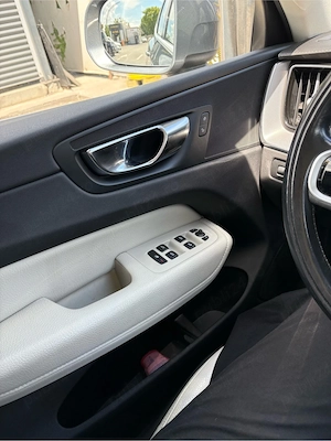 Volvo XC60 T8 - imagine 2