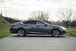 Inchirez Lexus es300h 2021 Uber Black  Blackcab   Bolt Premium  Blue Premium