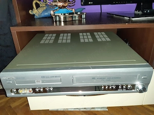 Pachet electronic: Sistem Combo Universum (Video VHS) + DVD Player Elta