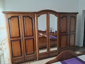 Vand mobilier dormitor lemn masiv stare exceptionala