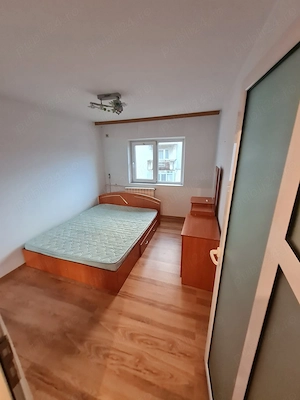 Se vinde apartament 3 camere decomandat - imagine 4