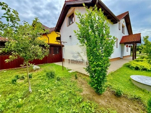 Casa sigle 5 camere teren 377 mp deschidere la 2 strazi Sibiu