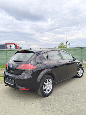 vând Seat Leon Referance Sport Edition 1.6 MPI 102cp an 2009 - imagine 2