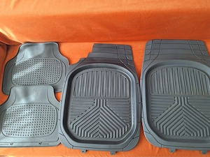 Covorase auto, presuri universale, set de 4 buc, confectionate din cauciuc, folosite, stare foarte b - imagine 3
