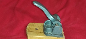 perforator vintage pt. colectionari pret 120 ron 